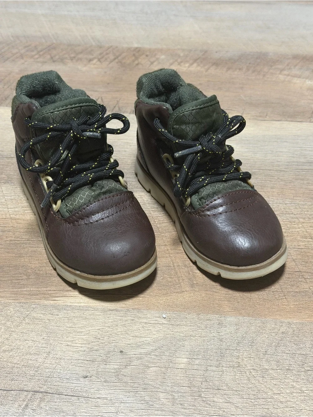 OshKosh B’gosh Toddler Boots | Size 8